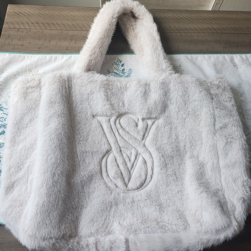 Victoria's Secret Cream Faux Fur Tote Bag, NWT - Picture 3 of 6